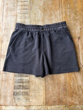 Lululemon Women’s Shorts in Black size 10